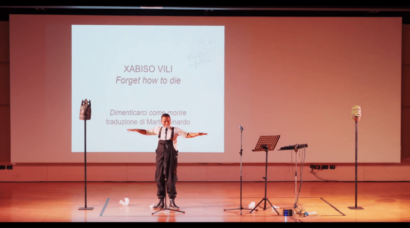 Xabiso Vili sul palco di Parole in folle a Padova il 15 ottobre 2023. Foto della redazione