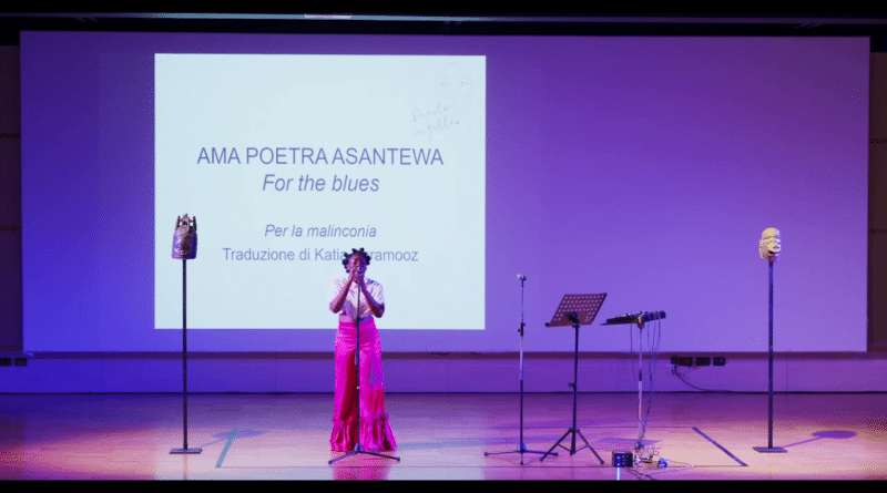 Poetra Asantewa sul palco di Parole in folle a Padova il 15 ottobre 2023. Foto della redazione
